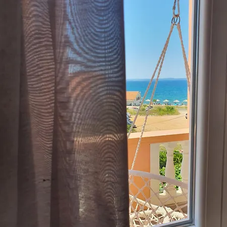 Apartment Dolphins Eye