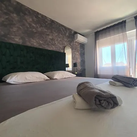 Dolphins Eye * Zadar