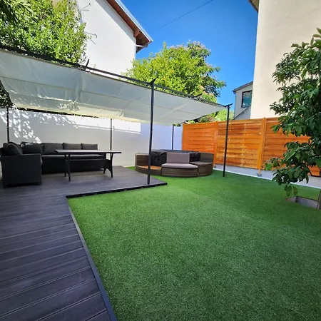 Dolphins Eye * Задар